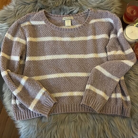 Lilac and White Sweater (Size Small) - Picture 2 of 6